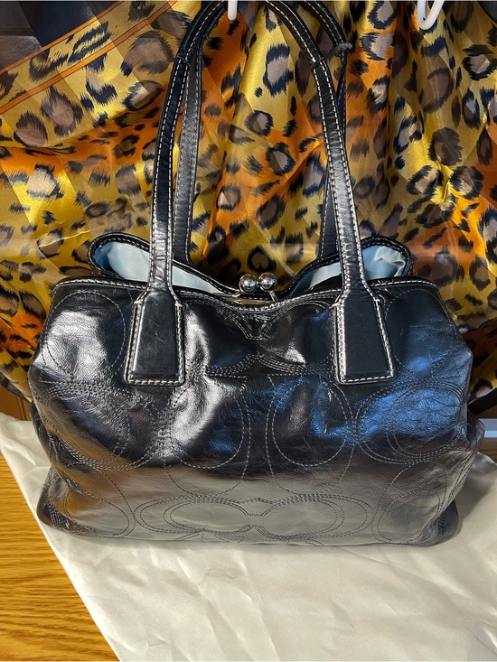 Coach Handbags - Classic Coach kisslock Black Leather Satchel Handbag